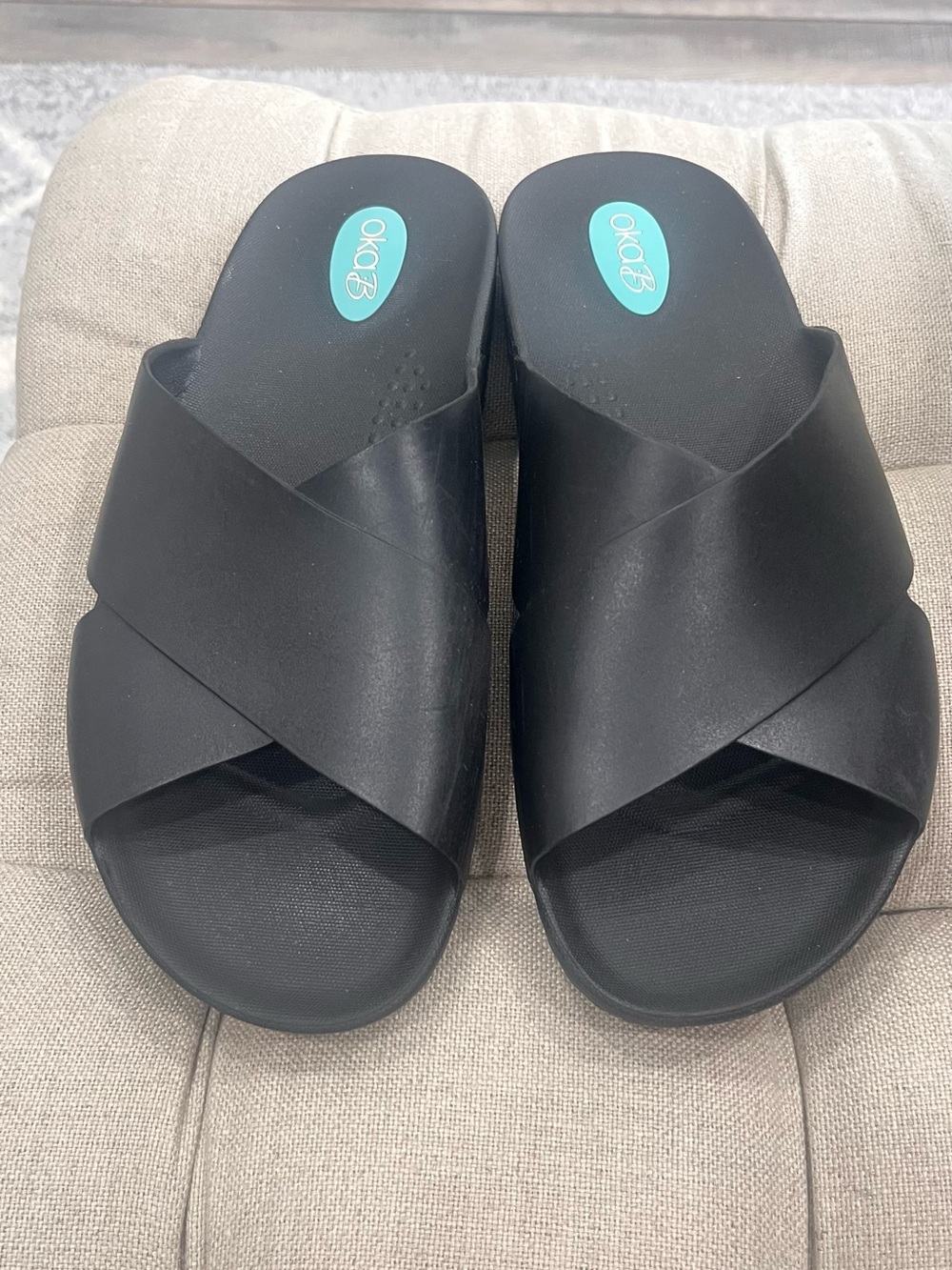 Oka B Black Cross-Strap Slide Sandals for Women - M